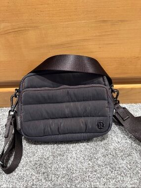 lululemon athletica Wonderpuff Everywhere Crossbody Bag in Dark Brown
